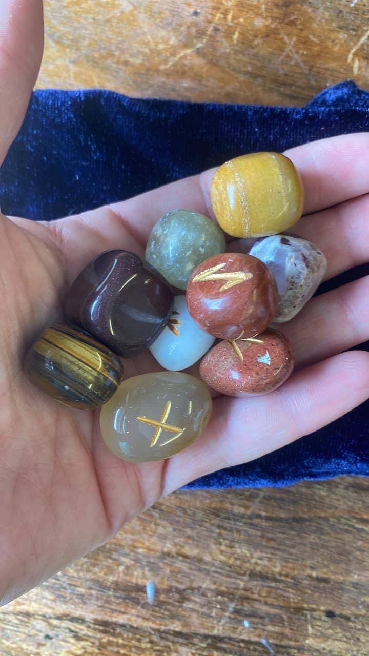 Mixed gemstone tunes
