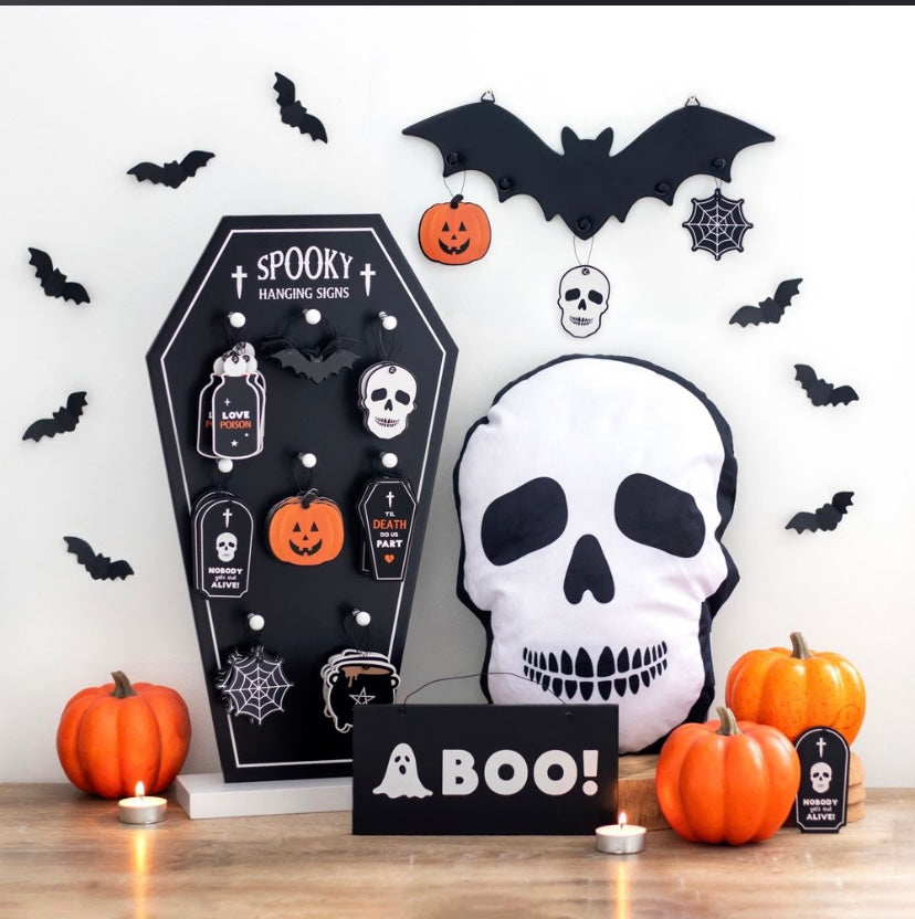 Spooky hanging sign (cauldron)