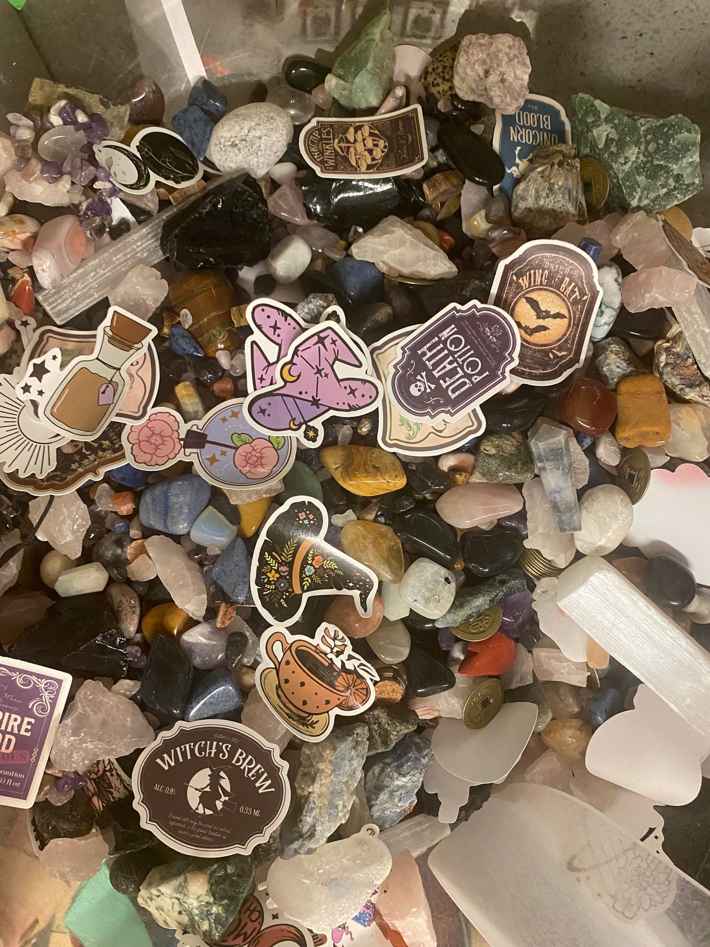 Witches confetti/ crystal scoop